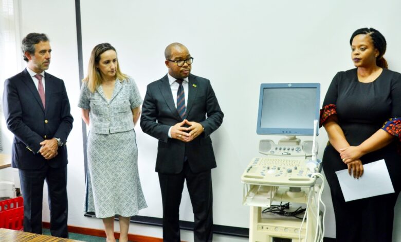 UEM recebe equipamento para reforçar formação em cardiologia