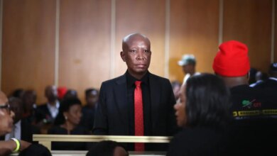 África do Sul: Malema condenado a cinco anos de prisão