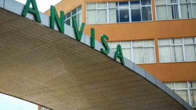 Anvisa proíbe mostarda com indícios de falsificação e barra glicosímetros e cosméticos irregulares