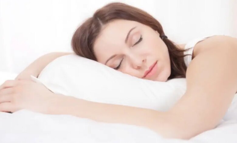 Como o seu jeito de dormir pode influenciar a saúde do coração