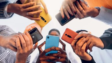 Dores, depressão e dependência: até onde vão os danos do excesso de telas?
