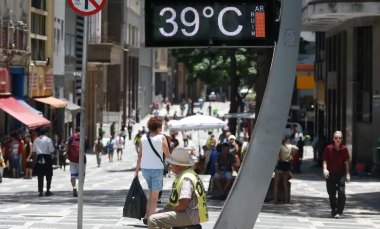 Temperaturas extremas e poluição elevam risco de danos ao coração, aponta novo estudo