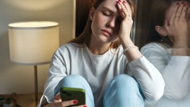 Uso desmedido do celular está cada vez mais ligado a problemas físicos e mentais