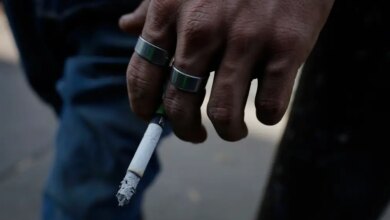 ‘Um ganho extraordinário’, diz especialista sobre lei que proíbe cigarro para novas gerações no Reino Unido