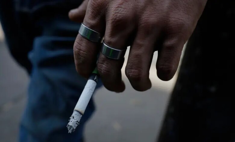 ‘Um ganho extraordinário’, diz especialista sobre lei que proíbe cigarro para novas gerações no Reino Unido