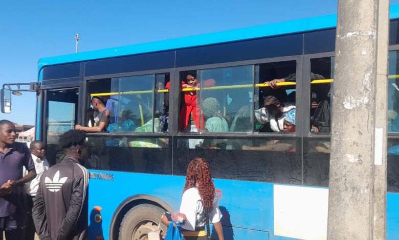 Autocarro municipal minimiza crise de transporte em Xai-Xai