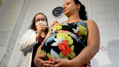 Após vacina para gestantes no SUS, casos de bronquiolite em bebês diminuem