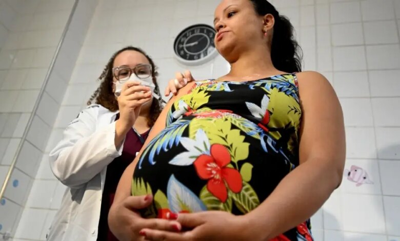 Após vacina para gestantes no SUS, casos de bronquiolite em bebês diminuem