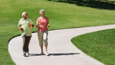 Idosos que caminham tão rápido quanto pessoas mais jovens correm menor risco de ter Alzheimer