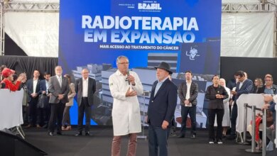 ‘Radioterapia mais moderna do que aquela que faço’, diz Lula sobre novo aparelho no SUS