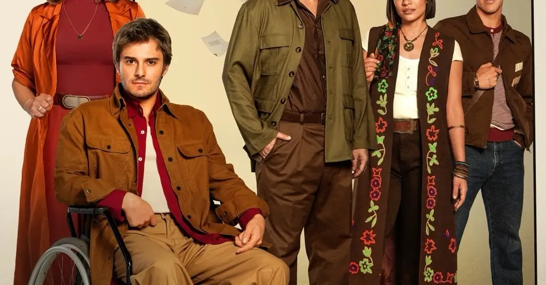 Hugo Bonèmer e elenco surgem caracterizados para musical de ‘Feliz Ano Velho’