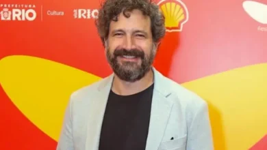 ‘Ao contrário de outros lugares, no teatro se elogia como se trabalha bem’: Caco Ciocler