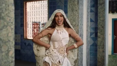 Anitta fala sobre pressão estética e admite excesso de procedimentos