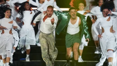 Ricky Martin e Pedro Sampaio agitam bairro do Rio durante gravação de clipe
