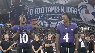 A reação dos jogadores da NFL ao Hino Nacional cantado por Péricles no Maracanã
