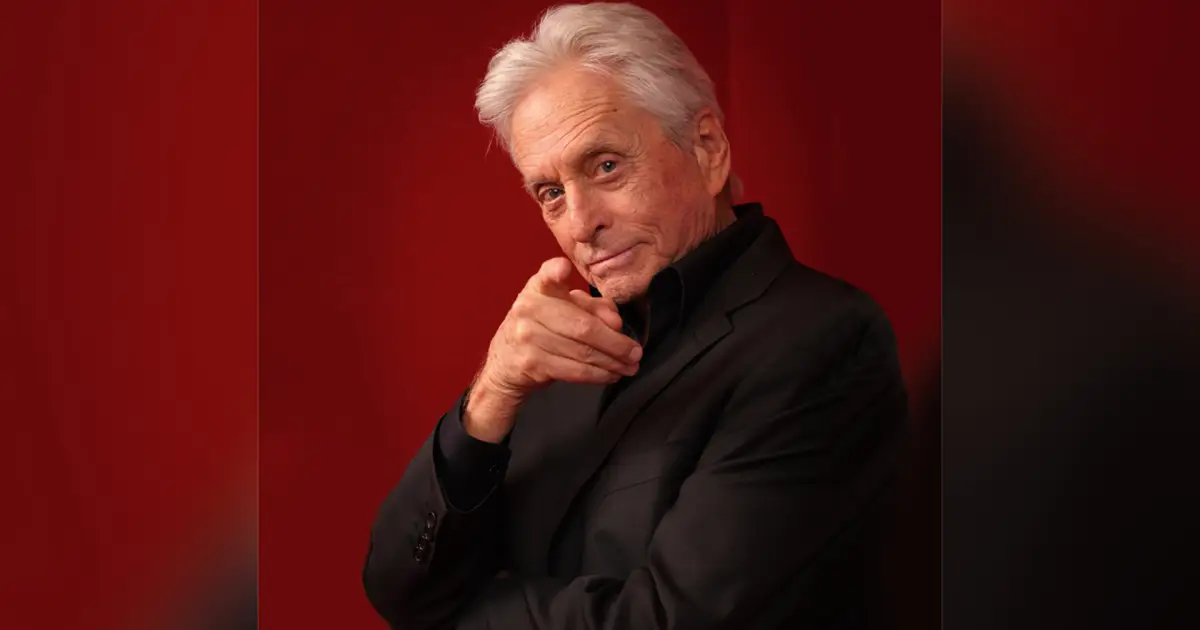 Michael Douglas revela romance com atriz nos bastidores de ‘Esmeralda’