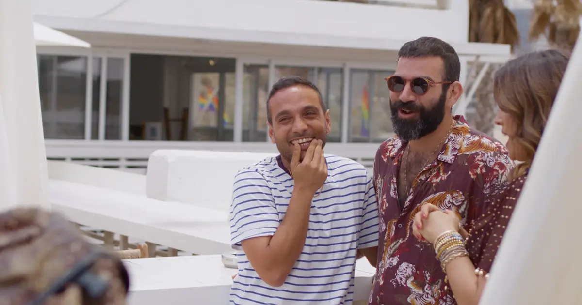 Documentário mostra casal gay metade palestino, metade israelense em busca de um bebê