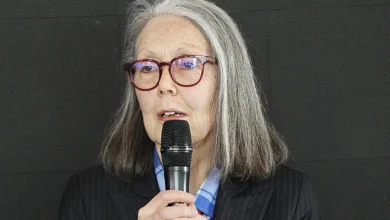 Cinco livros essenciais de Anne Carson, vencedora do Nobel de Literatura 2026