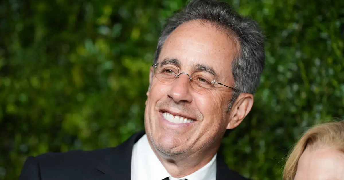 Jerry Seinfeld ironiza manifestantes pró-Palestina durante stand-up: ‘Sim, sou racista’