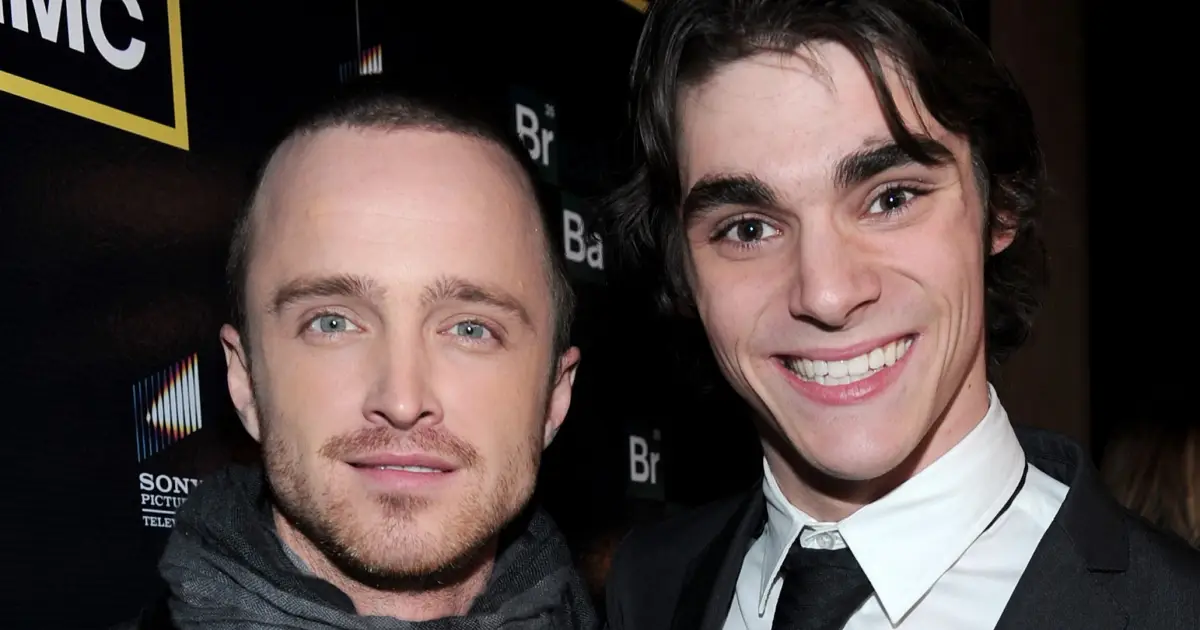 Astro de ‘Breaking Bad’, Aaron Paul homenageia RJ Mitte: ‘Um lindo jovem’